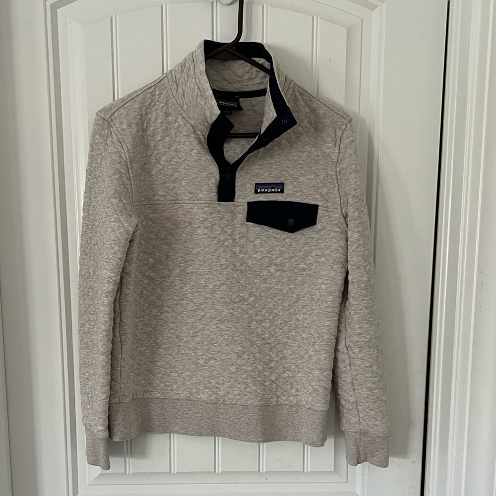 Women’s Patagonia quilted pull over size small